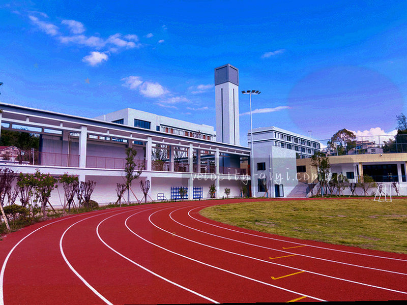 云南城市夜景中通信塔与楼宇灯光的远景